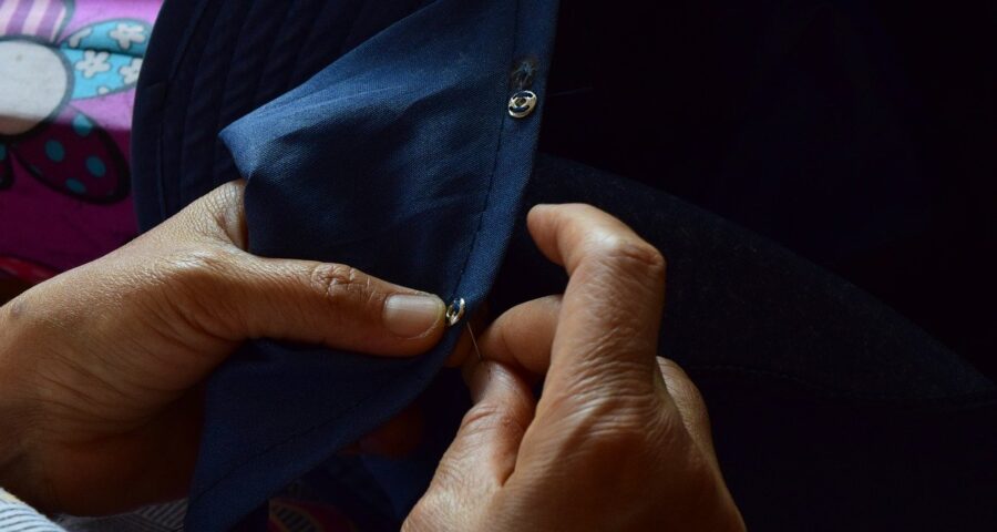aprender cómo coser sin máquina