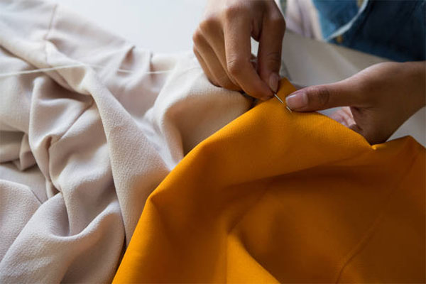 cómo coser invisible a mano
